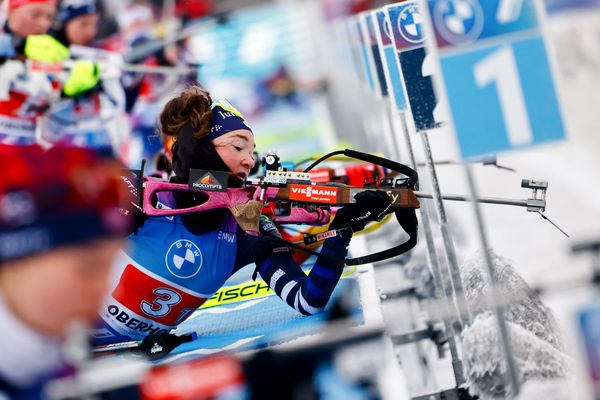 Lou Jeanmonnot fine gachette à Oberhof en Allemagne le 7 janvier 2024.