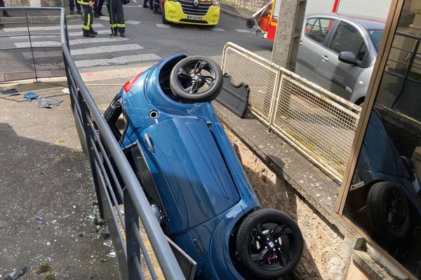 Le conducteur et son épouse, ont dû être désincarcérés.