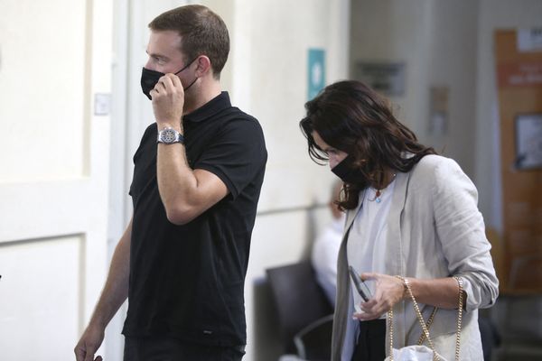 Valérie Bozzi, maire de Grosseto-Prugna, et son compagnon Sylvestre Ceccaldi, au tribunal correctionnel d'Ajaccio, le 28 septembre 2021.