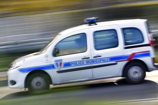 La préfecture a mis en place des patrouilles ciblées de surveillance autour des établissements susceptibles d'être menacés dans le Puy-de-Dôme. 