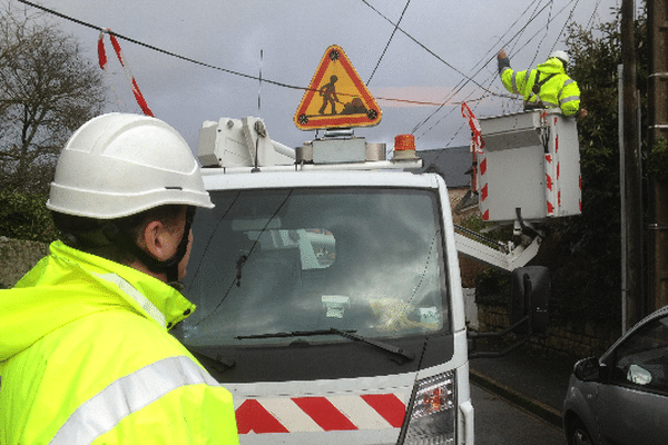 Intervention de techniciens d'Orange Montpellier à Hennebont