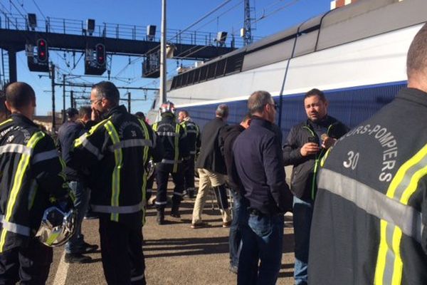 Nîmes - les pompiers du Gard manifestent et bloquent les trains en gare - 23 septembre 2017.