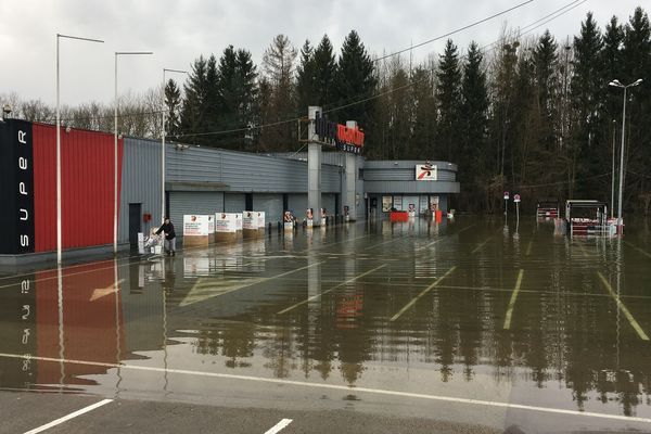 Inondations La Marne Toujours En Vigilance Orange Les Ardennes L Aube Et La Haute Marne En Jaune