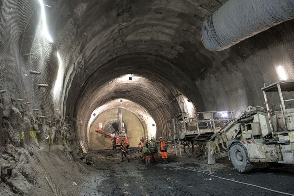 Menacé de perdre ses financements européens faute d'une décision sur la construction des accès côté français, le TGV Lyon-Turin se rappelle au bon souvenir du gouvernement. Le ministre délégué aux transports, Clément Beaune, s'est voulu rassurant.