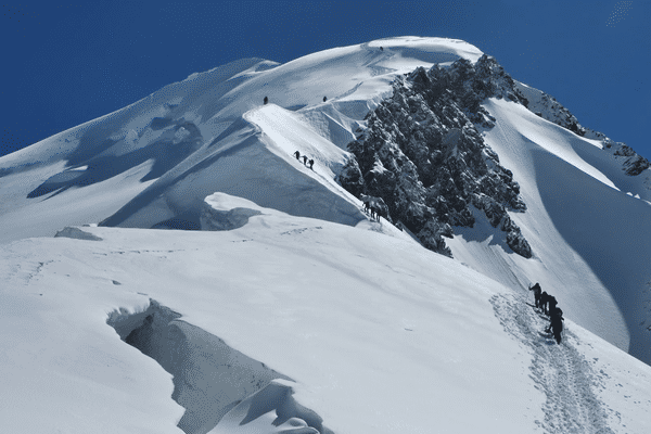 L'altitude du mont Blanc évolue chaque année.