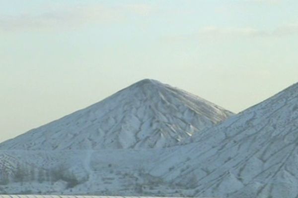 De la neige sur les terrils du Nord Pas-de-Calais, ce jeudi 6 décembre 2012