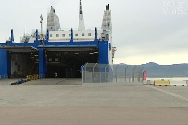 Le Paglia Orba à quai sur le port d'Ajaccio, le 26 mars 2014