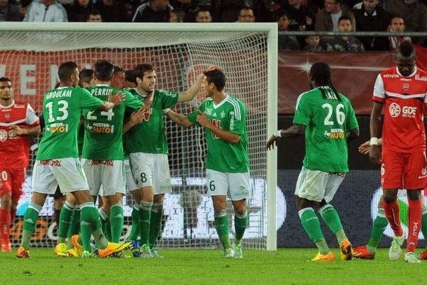 Les verts congratulent Benjamin Corgnet, auteur d'un doublé