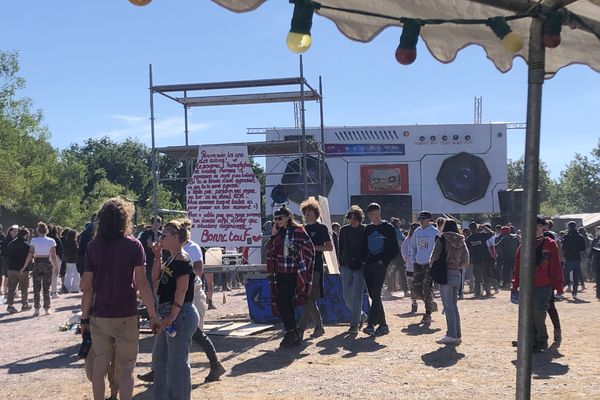 La rave-party à Laillé a réunit jusqu'à 800 personnes.