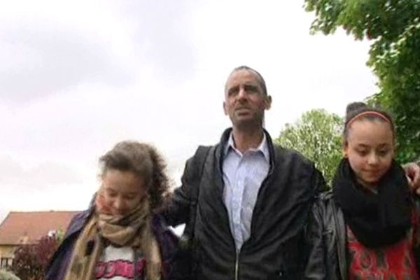 Mohammed Garoui et ses deux filles aînées