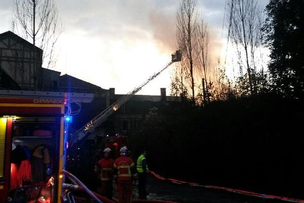 L'ancienne minoterie est située derrière la gare d'Orthez.