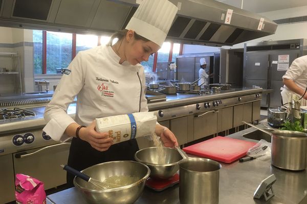 Une concurrente particulièrement attentive à sa préparation