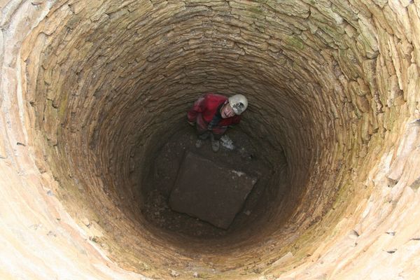 Le puits sur le site archéologique de Mandeure