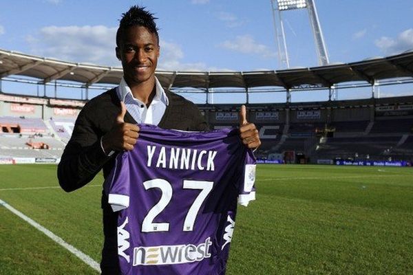 En août 2011, Yannick Djalo, attaquant du Sporting, avait fini par rejoindre, libre, en janvier 2012, le Benfica, qui l'a prêté à Toulouse lors de la saison 2012-2013 puis depuis mars dernier aux Earthquakes de San José.