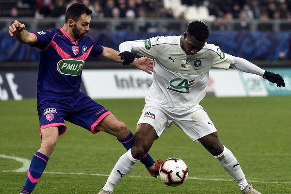 Cheick Timite (à droite) a sauvé le match en marquant l'unique but de la rencontre.