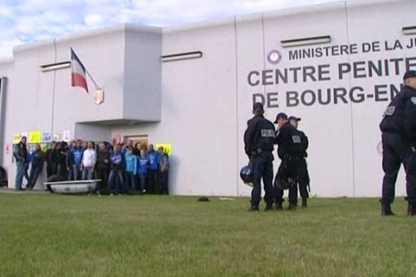 Blocage du centre pénitentiaire de Bourg-en-Bresse - 28/05/13