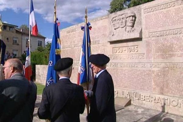 Cérémonie de commémoration Place des Carmes