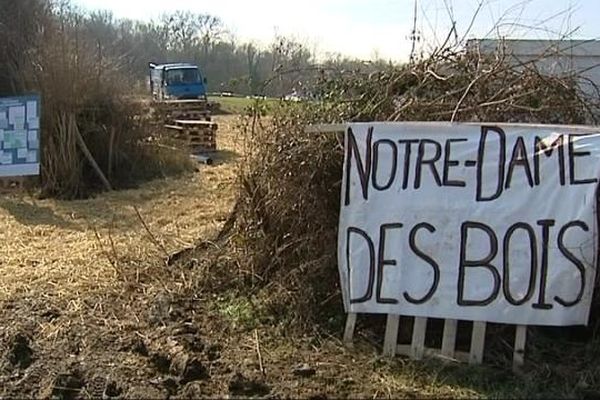 Les opposants au projet occupent les lieux depuis début février 2013