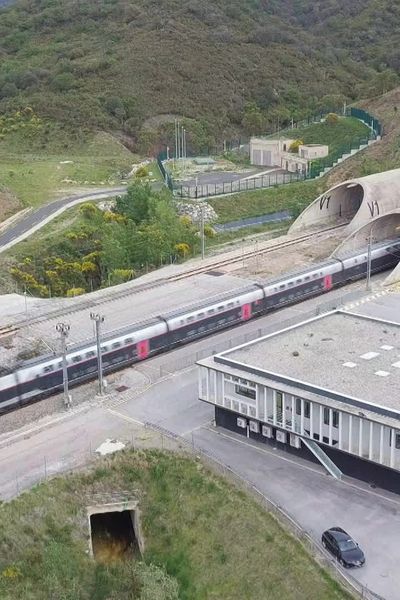 Le tunnel du Perthus s'étend sur 8 kilomètres, entre la France et l'Espagne.