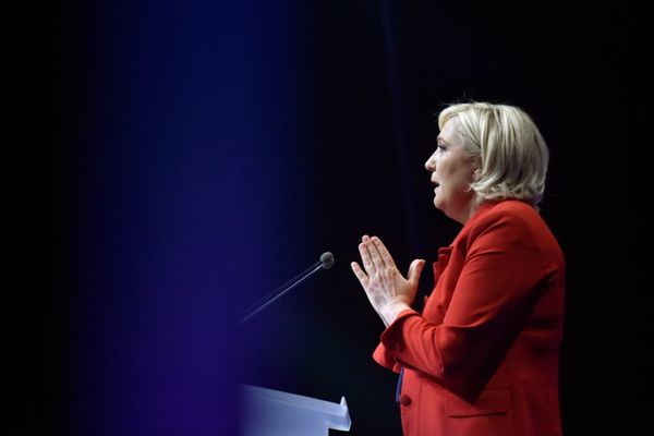 Marine Le Pen lors de son meeting à Lille ce dimanche