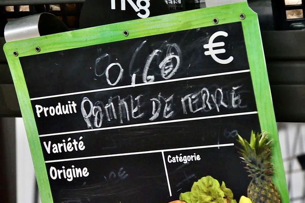 Dans cette épicerie solidaire de Saint-Yrieix-la-Perche, les prix sont 70 % moins chers qu'en grandes surfaces.