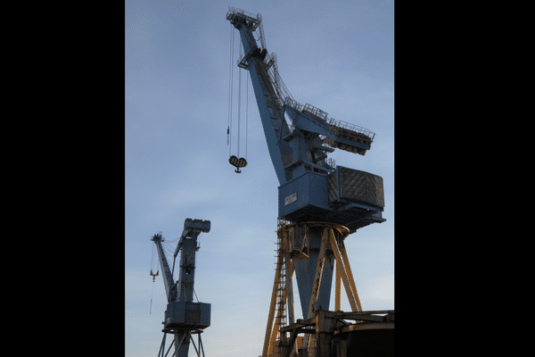 Les grues du bassin n°10 de la base navale de Brest qui vont être démantelées en 2024 et 2025.