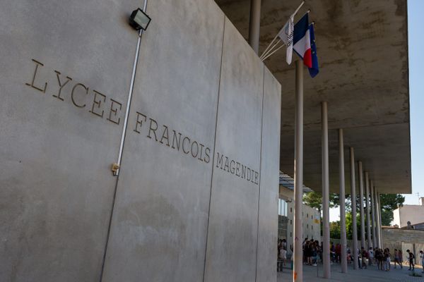 Le lycée François Magendie de Bordeaux a subi des tags de croix gammées.