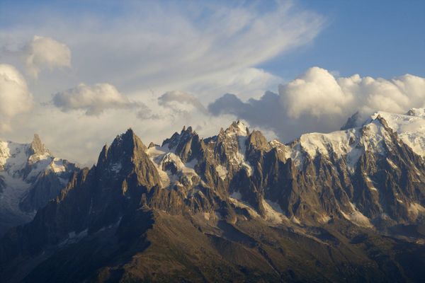 Un alpiniste italien a trouvé la mort le 22 juillet 2021 lors de la descente de la Dent du Géant, dans le massif du Mont-Blanc.