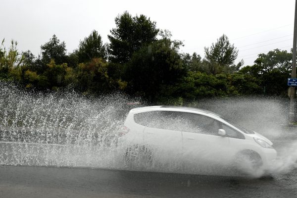 Soyez-prudents dans vos déplacements ce jeudi. Météo France prévoit des risques d’inondations et également de vagues-submersion à partir de 16h et jusqu'à minuit.