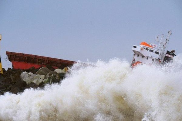 Le cargo échoué sur la digue mercredi 5 février.