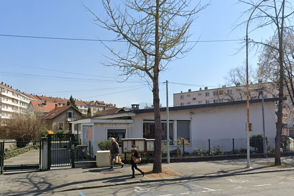 L'école du Stade de Chambéry a été la cible de tags antisémites et complotistes ce lundi 7 novembre 2022