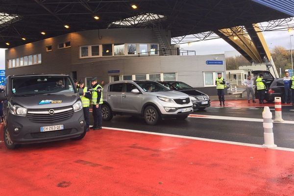 La gendarmerie a procédé à des contrôles, notamment à la frontière Suisse, près de Bardonnex.