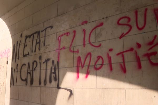 De nombreux tag apparaissent sur les murs ded bâtiments (public ou non) de Poitiers.