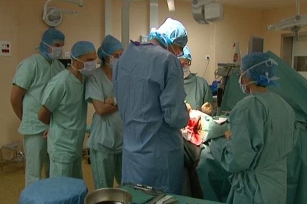 Le docteur Brie et son équipe en plein travail