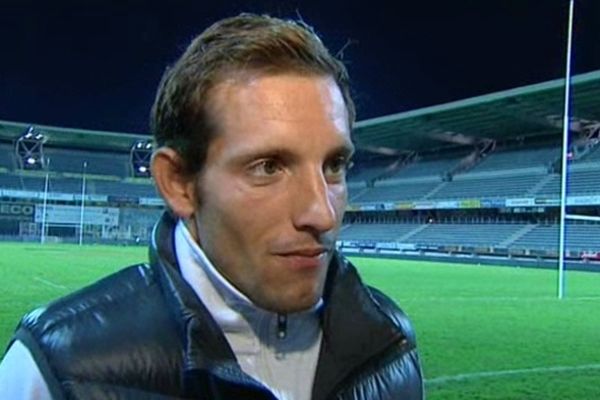 Renaud Lavillenie le 28 septembre 2012 au stade Marcel Michelin où il a donné le coup d'envoi du match ASM-Stade Français