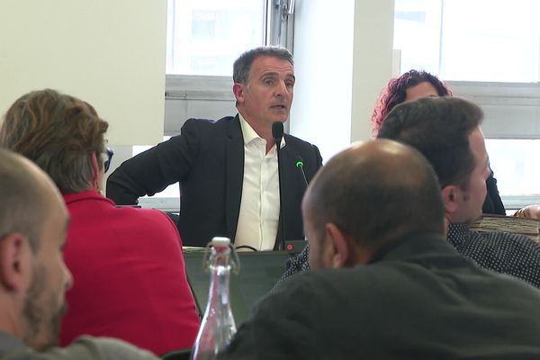 Le maire de Grenoble, Eric Piolle (EELV), lors du conseil municipal de ce lundi 15 mai.