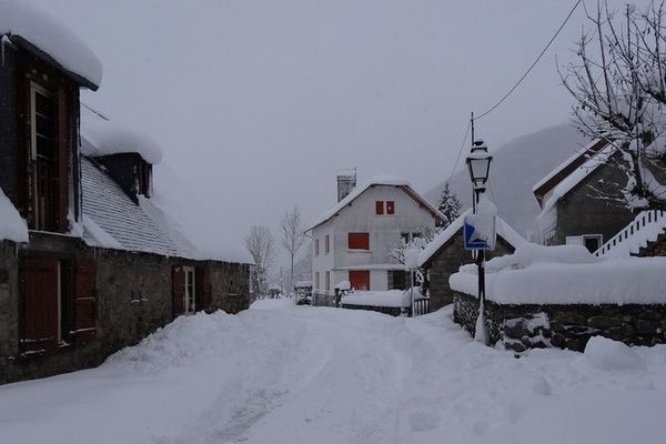 Le village de Bun recouvert d'un manteau blanc