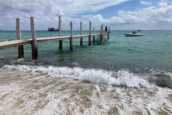 Au large de la plage de Pampelonne, les bateaux au mouillage pourront bientôt s'amarrer au sein d'une ZMEL, une des zones de mouillages et d'équipements légers.