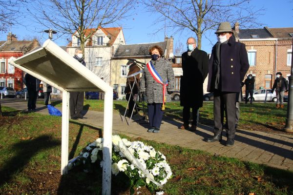 Les commémorations de la rafle d'Amiens débuteront par des hommages rendus aux victimes place de la Teinturerie (comme ici en janvier 2021) et se poursuivront à Saint-Leu par l'inauguration d'un portrait et d'une plaque en mémoire de Cécile Redlich devant la synagogue.