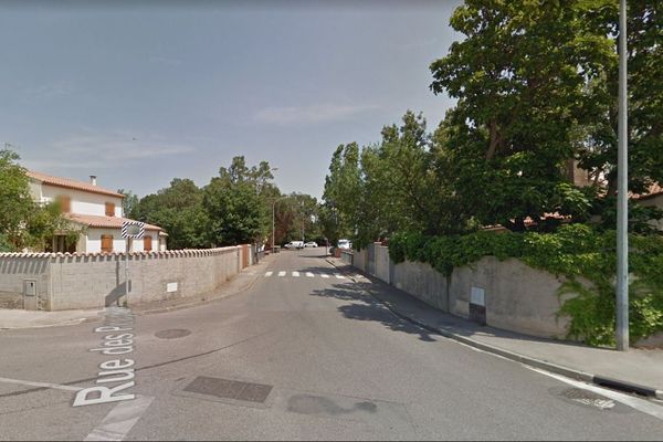 Un couple de septuagénaires a été retrouvé décédé par leur fils dans leur maison de Narbonne, située rue des Peupliers, le 10 février.