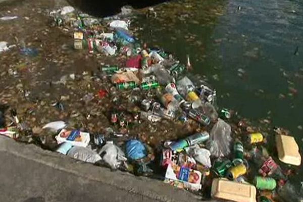 Sur les bords du canal Saint-Martin, le 07 juillet 2015. 