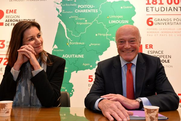 Françoise Coutant (EELV) et Alain Rousset (PS) après l'annonce de la fusion de leur listes pour le second tour des régionales le 13 décembre.