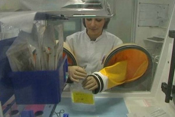 Hopital mère-enfant à Limoges: fabrication des poches de nutrition