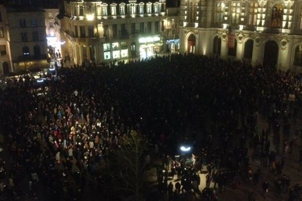 Sur la place de l'Hôtel de Ville à Poitiers, le rassemblement mercredi 7 janvier à 18h.