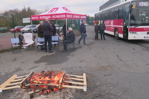 Selon les syndicats, la moitié du personnel est en grève.