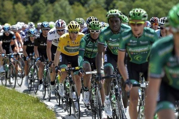 Le peloton a été mené par l'équipe Europcar lors de la deuxième étape du Critérium du Dauphiné.