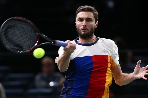 Gilles Simon, 89e joueur mondial, s'est qualifié pour la finale du tournoi ATP de Pune en battant le Croate Marin Cilic, N.6 mondial, 1-6, 6-3, 6-2