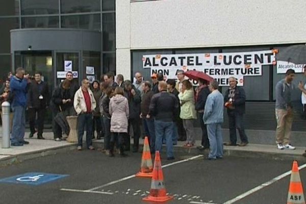 A Colomiers, Alcatel-Lucent supprime 28 postes et transfère les autres vers d'autres sites du groupe.