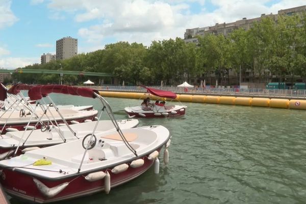 Doit-on suspendre la location de bateaux électriques dans le bassin de La Villette ?