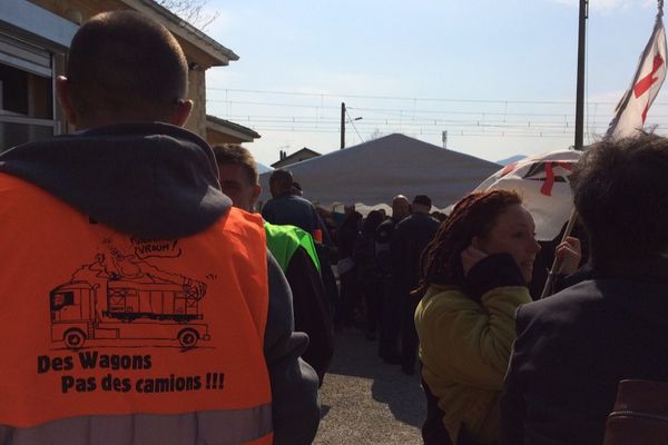 Des cheminots et des opposants au Lyon-Turin ont répondu à l'appel de SUD-Rail